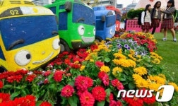 광화문 광장의 타요 버스