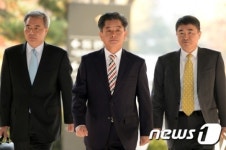 입법로비 의혹 두번째 공판 출석하는 신학용 의원
