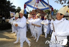 울려 퍼지는 상여소리
