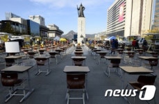 광화문 광장에 놓인 304개의 빈 자리