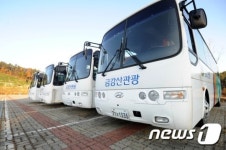 멈춰있는 금강산 관광버스