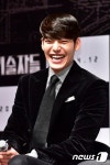 김우빈, (고)창석 선배 너무 웃겨요~
