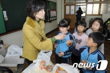 부산 비정규직 조합원 파업 급식 차질