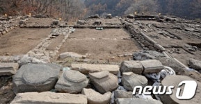 서봉사지에서 발견된 건물터