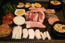 송도신도시 삼겹살 맛집, ‘왕돌판구이한판’서 나누는 신나는 만찬