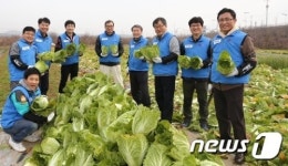현대오일뱅크 1%나눔재단, 고려인 마을에 트랙터 선물
