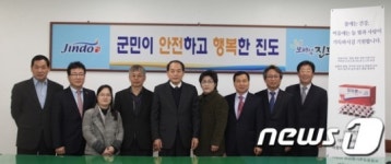 [단신] 대한약사회 전남지부, 진도군에 영양제 기탁