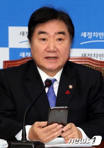 모두발언하는 이석현 비대위원
