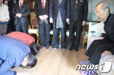 박지원 당권주자, 대전 송좌빈 옹 찾아 세배…당대표 출마 보고