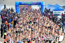 웃통벗고 힘찬출발