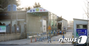 굳게 닫힌 사료공장