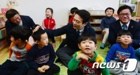 어린이집 찾은 남경필 경기도지사