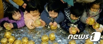 고사리손으로 모은 용돈 불우이웃 도와요