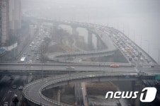안개에 휩싸인 강변북로