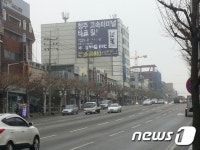 청주 지역 불법 현수막 홍수…근절 대책 전무