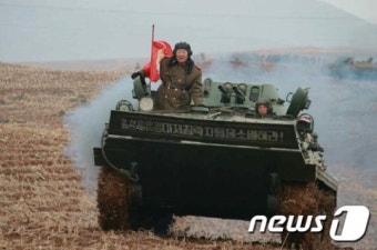 北 김정은, 기계화타격부대 도하훈련 참관