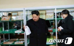 北 김정은, 평양화장품공장 시찰...김여정 수행