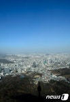 도심 뒤덮은 옅은 황사