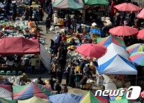 발길 끊이지 않는 모란시장