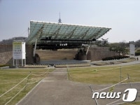 [단신]두류공원 코오롱야외음악당 잔디광장 70일간 휴식