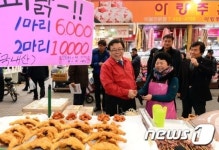 설 앞두고 조치원 전통시장 방문한 이동필 장관