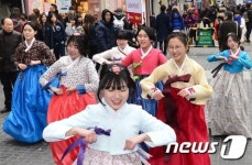 명동 한복판에서 한국의 미를 알려요!