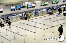 설 연휴 앞둔 김해국제공항 아직은 한산