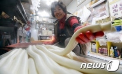 모락모락 가래떡 분주한 떡집