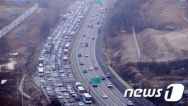 경부고속도로 귀성정체 시작