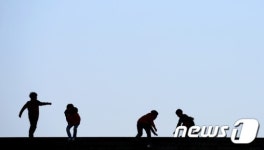 황사 여파로 미세먼지농도 나쁨 수준