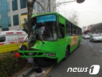 파손된 시내버스