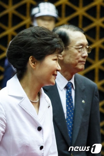 늦어지는 비서실장 인선…이르면 내일?