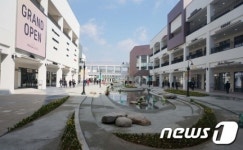 [르포]아웃렛이냐 관광지냐…후발주자 현대百의 묘수