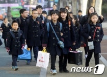 새학기 친구와 다정하게 등교해요