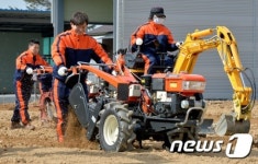 농기계 교육받는 농업인