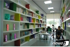세월호 지원 주춤 경기도미술관, 로비 도서관 개방으로 기지개
