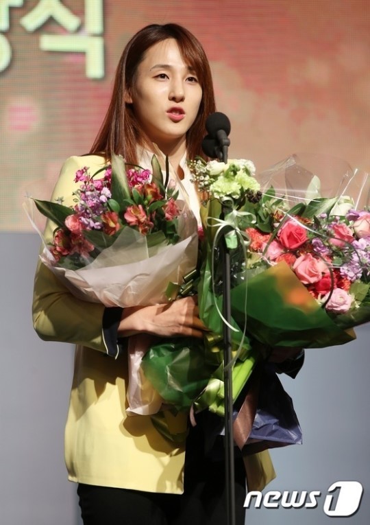 김단비, 우리은행과 3년 재계약 체결 - 여자농구 연봉 랭킹 1위 지켜냄