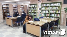 완도군, 군립도서관 새단장…노후실내 환경개선 마무리