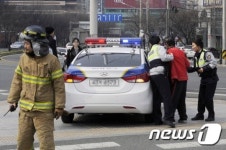 LPG 충전소 앞 화단에 불지른 노숙자 연행