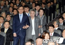김홍섭 선생 50주기행사 참석하는 유족들