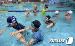 정규 수업으로 진행된 생존수영