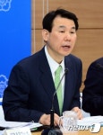 브리핑하는 정은보 기재부 차관보