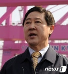 유기준 장관, 인천신항 개발현장 방문