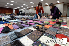 창고에 38억대 동대문표 짝퉁 명품…기업형 노점 적발