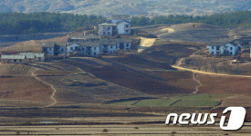 새싹 돋아나는 北 들녘