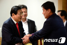 인사 나누는 김대환-박대수