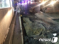 삼성중앙역 주변 싱크홀…차량 앞바퀴 빠져