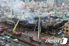까맣게 타 버린 중고차매매단지