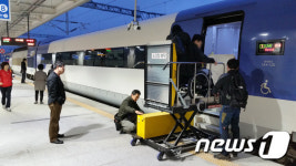 KTX포항역 개통 1주일만에 도로 뜯고 다시 공사…편의시설도 부족