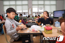 경남 합천지역 초·중학교 ‘도시락 등교’ 확산